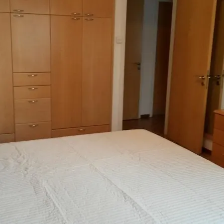 Apartman Amathus Beach #10 *