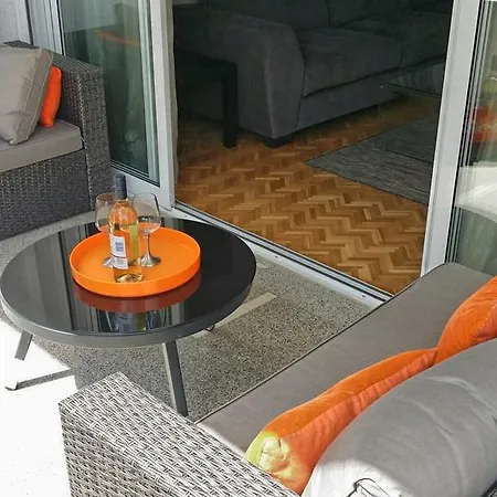 Amathus Beach #10 Apartman *